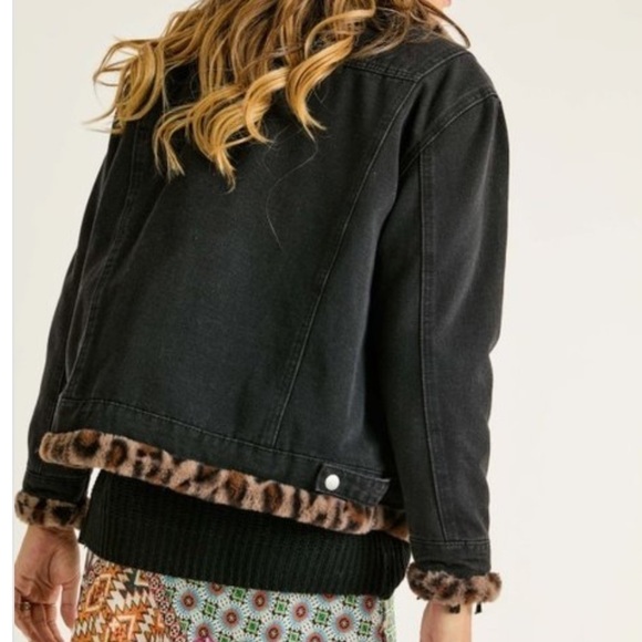 Oversized Denim Jacket with Leopard (faux) Fur Lining - Picture 3 of 9